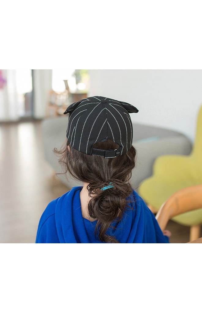 หมวกแก๊ปเด็กลายทางแต่งหู ด้านหน้าปัก THNKiG CAP จาก KUKUJI