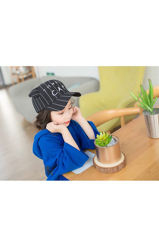 หมวกแก๊ปเด็กลายทางแต่งหู ด้านหน้าปัก THNKiG CAP จาก KUKUJI