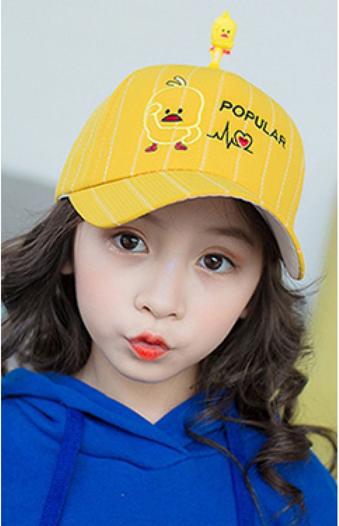 หมวกแก๊ปลายทางปักเป็ดน้อย ด้านบนแต่งตุ๊กตาเป็ด KUKUJI หมวกแก๊ปลายทางปักเป็ดน้อย ด้านบนแต่งตุ๊กตาเป็ด KUKUJI