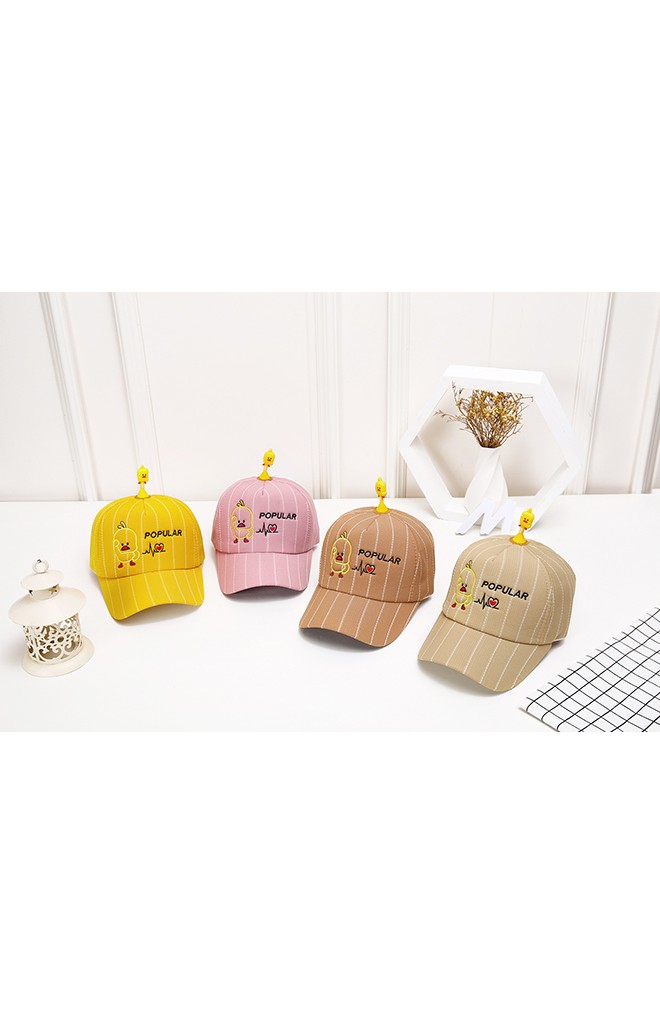 หมวกแก๊ปลายทางปักเป็ดน้อย ด้านบนแต่งตุ๊กตาเป็ด KUKUJI