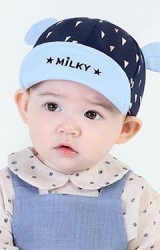 หมวกแก๊ปลายสามเหลี่ยม แต่งหูน่ารัก ใต้ปีกหมวกปัก MILKY