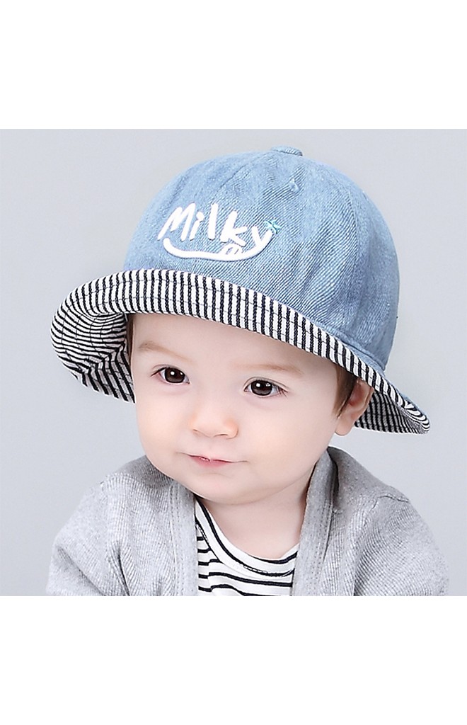 หมวกบัคเก็ตยีนส์สียีนส์อ่อน ปัก Milky ใต้ปีกหมวกลายทาง MILKY FRIENDS