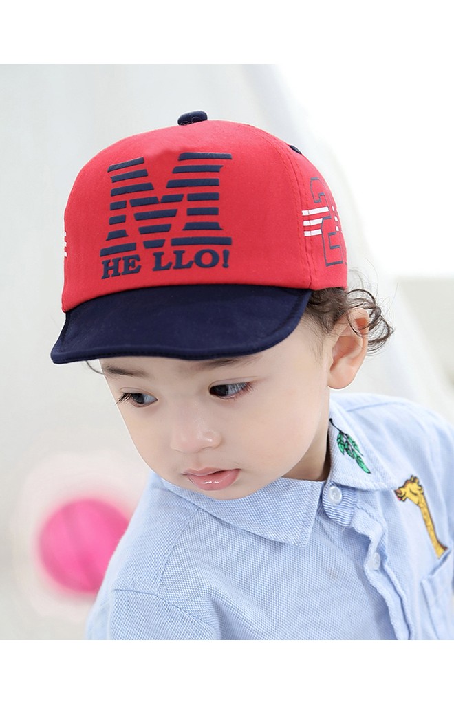หมวกแก๊ปเด็ก ด้านหน้าสกรีนอักษร M HELLO! ด้านข้างเลข 28