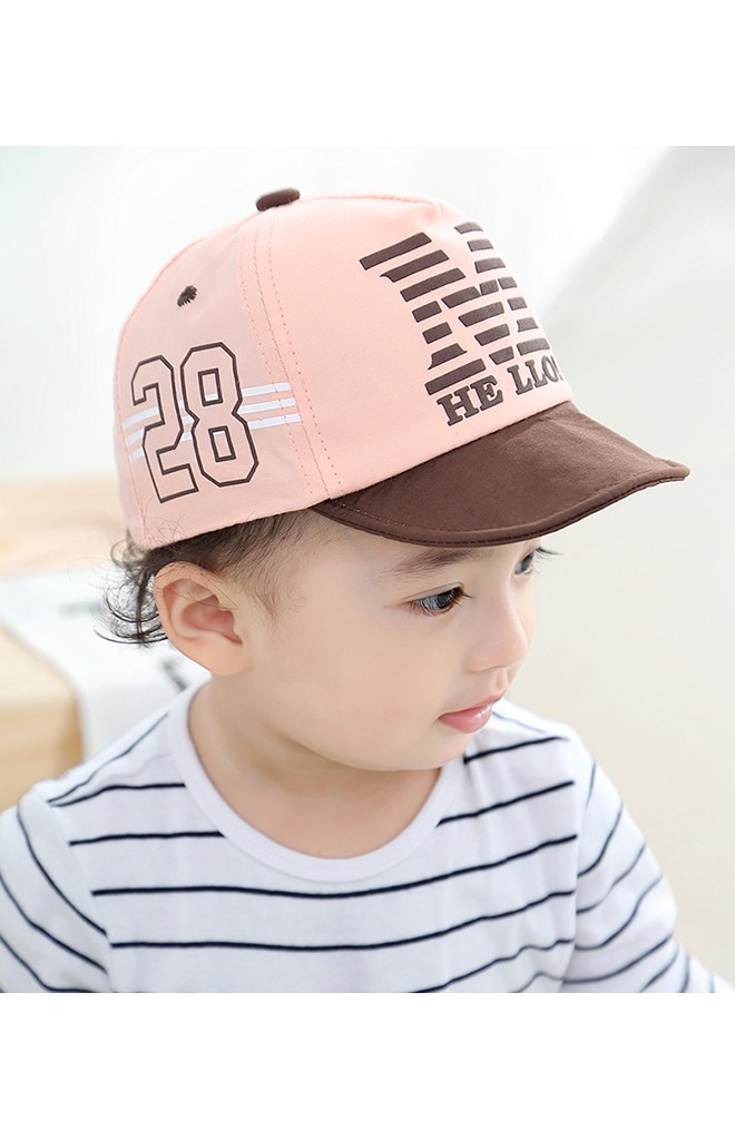 หมวกแก๊ปเด็ก ด้านหน้าสกรีนอักษร M HELLO! ด้านข้างเลข 28
