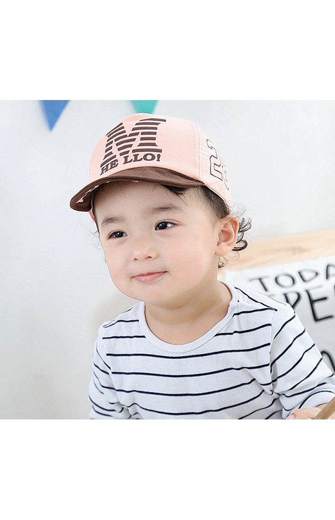 หมวกแก๊ปเด็ก ด้านหน้าสกรีนอักษร M HELLO! ด้านข้างเลข 28