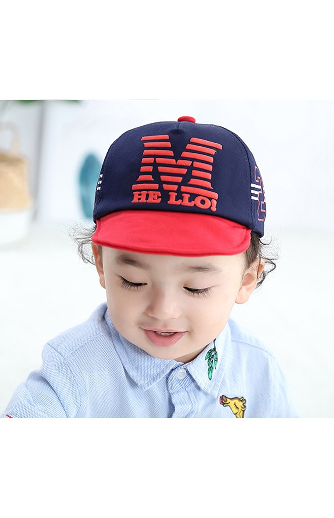 หมวกแก๊ปเด็ก ด้านหน้าสกรีนอักษร M HELLO! ด้านข้างเลข 28