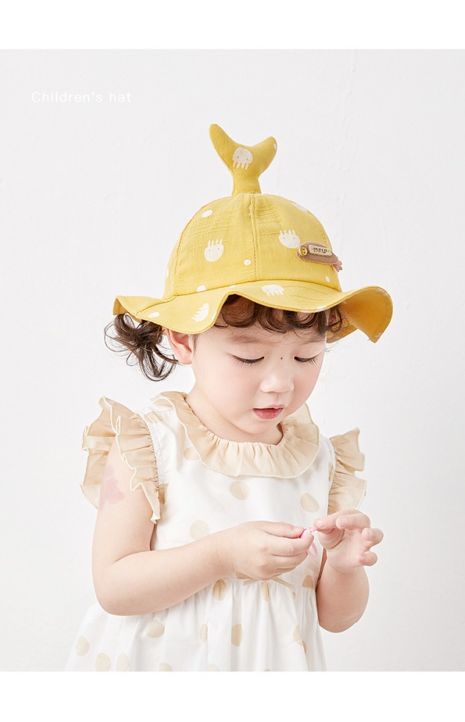 หมวกปีกรอบผ้าฝ้ายลายแมงกะพรุน ด้านบนแต่งหางปลานูน