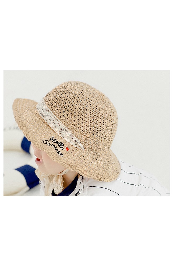 หมวกปีกรอบ ปัก Hello Summer พร้อมสายคล้องผูกใต้คาง จาก GZMM