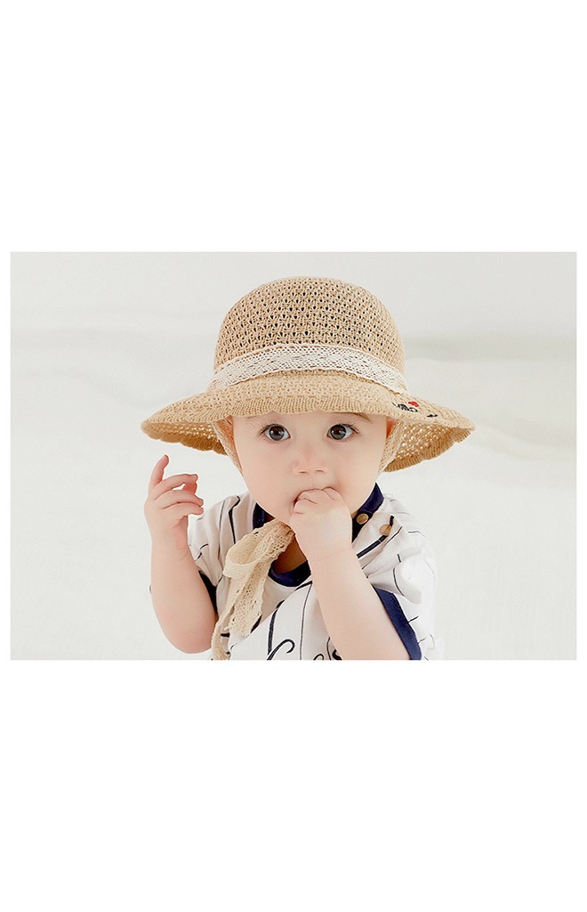 หมวกปีกรอบ ปัก Hello Summer พร้อมสายคล้องผูกใต้คาง จาก GZMM