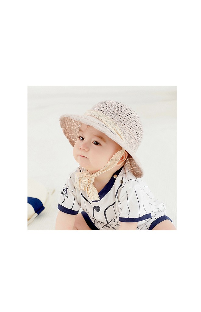หมวกปีกรอบ ปัก Hello Summer พร้อมสายคล้องผูกใต้คาง จาก GZMM