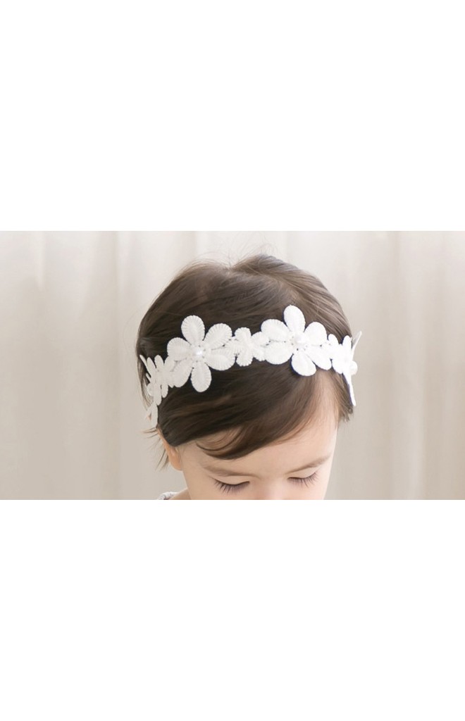 สายคาดผมสาวน้อยลูกไม้สีขาว ด้านหลังแต่งโบว์น่ารัก