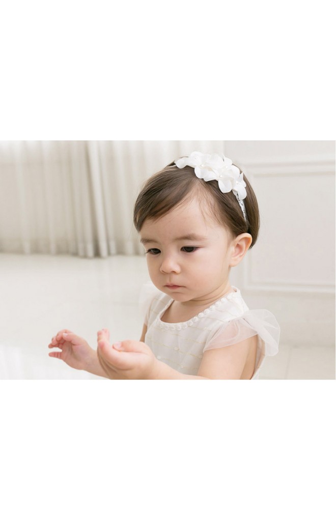 สายคาดผมช่อดอกไม้ 6 ดอกสีขาว สายลูกไม้ยืด
