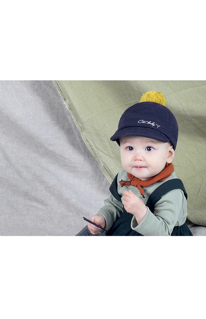 หมวกแก๊ปปัก OK baby ด้านบนแต่งปอมปอม MILKY FRIENDS