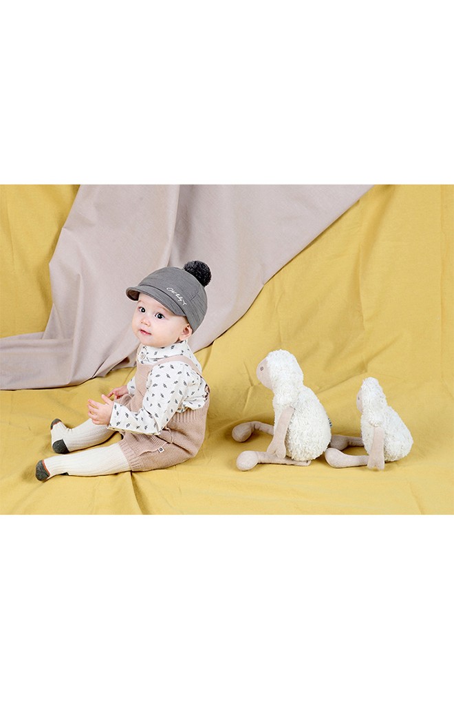 หมวกแก๊ปปัก OK baby ด้านบนแต่งปอมปอม MILKY FRIENDS