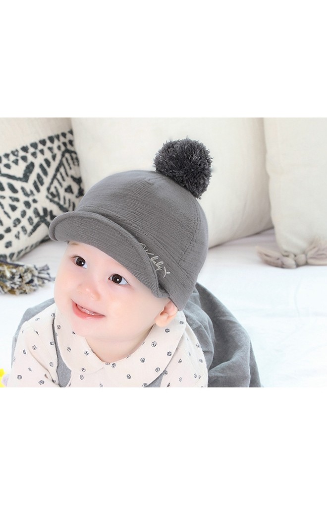 หมวกแก๊ปปัก OK baby ด้านบนแต่งปอมปอม MILKY FRIENDS