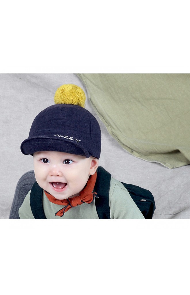 หมวกแก๊ปปัก OK baby ด้านบนแต่งปอมปอม MILKY FRIENDS