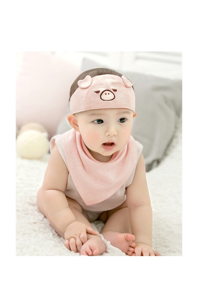 เซ็ตผ้าคาดศีรษะปักหน้าหมูน้อย พร้อมผ้ากันเปื้อน
