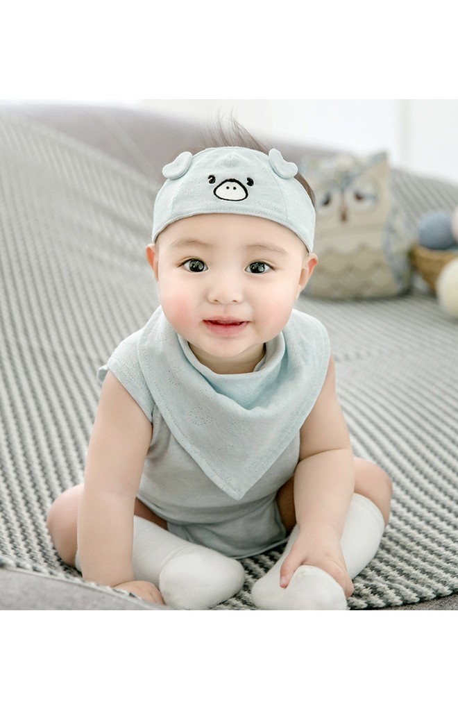 เซ็ตผ้าคาดศีรษะปักหน้าหมูน้อย พร้อมผ้ากันเปื้อน