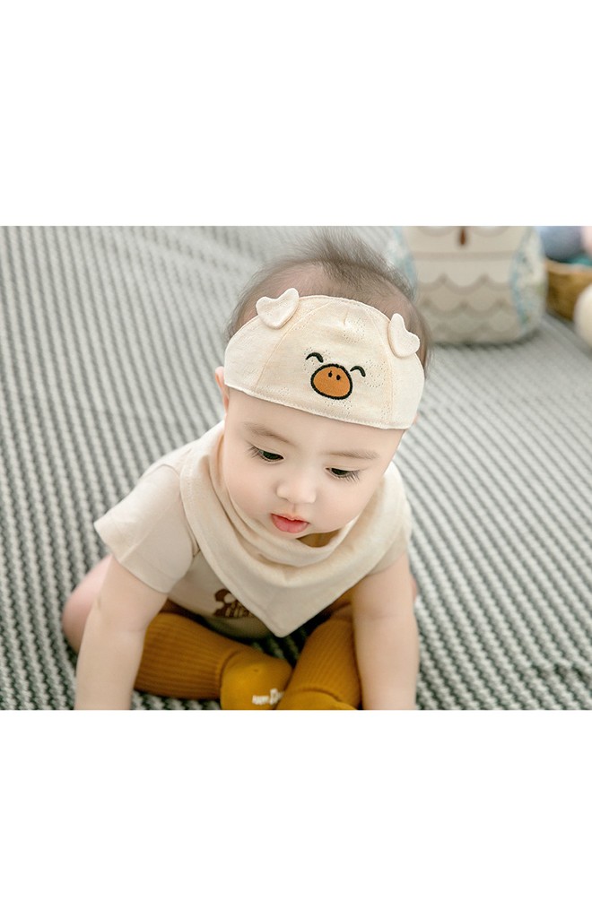 เซ็ตผ้าคาดศีรษะปักหน้าหมูน้อย พร้อมผ้ากันเปื้อน