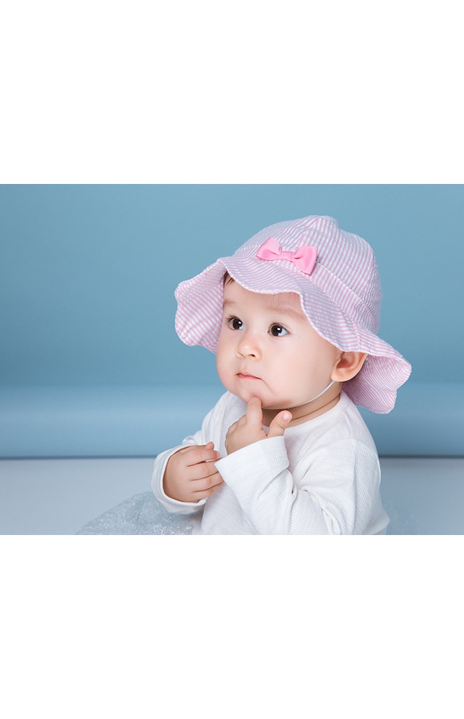 หมวกปีกรอบลายทางสีชมพูหวาน