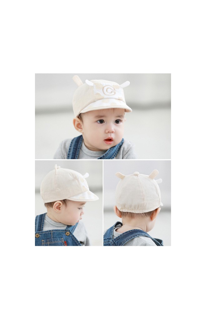 หมวกแก๊ปเด็กเล็กลายวัว ปักอักษร C จาก TUTUYA