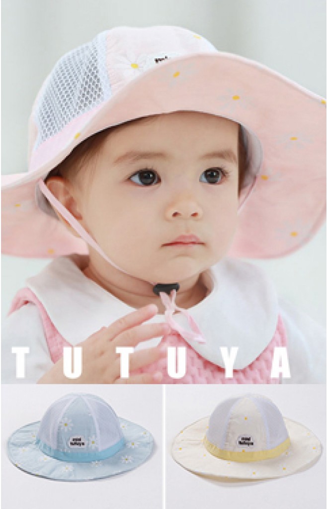หมวกปีกกว้างสาวน้อยลายดอกไม้ขาว จาก TUTUYA หมวกปีกกว้างสาวน้อยลายดอกไม้ขาว จาก TUTUYA