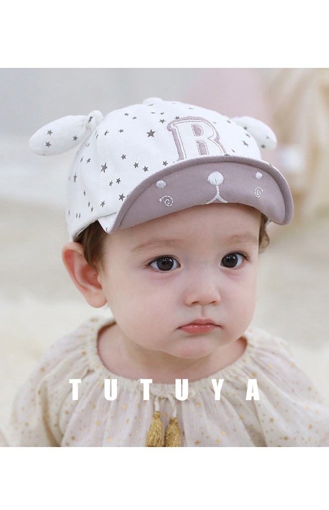 หมวกแก๊ปลายดาวปักอักษร B แต่งหูผูกนูน TUTUYA