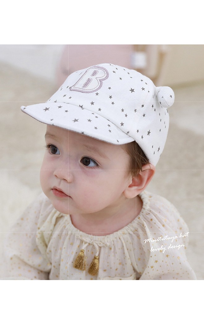 หมวกแก๊ปลายดาวปักอักษร B แต่งหูผูกนูน TUTUYA