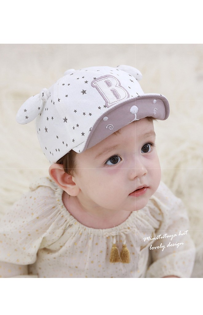หมวกแก๊ปลายดาวปักอักษร B แต่งหูผูกนูน TUTUYA