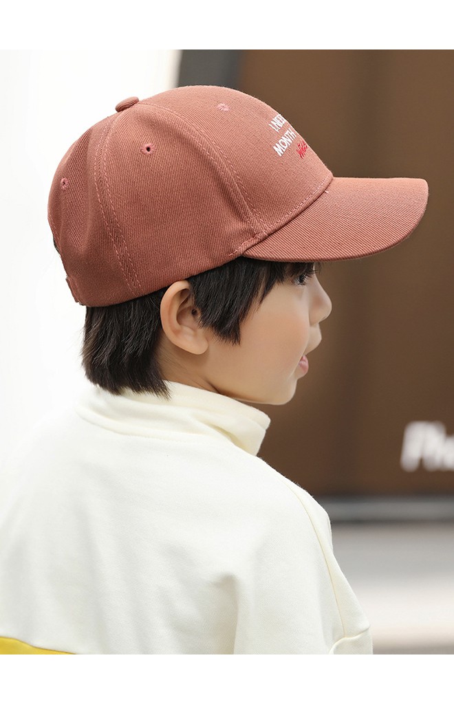 หมวกแก๊ปเด็กปีกหมวกสลับสี ด้านหน้าปักอักษร จาก KUKUJI