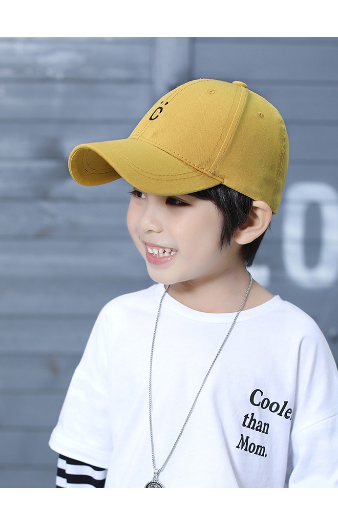 หมวกแก๊ปเด็กปัก C ด้านหลังปัก I LIKE PEOPLE จาก KUKUJI