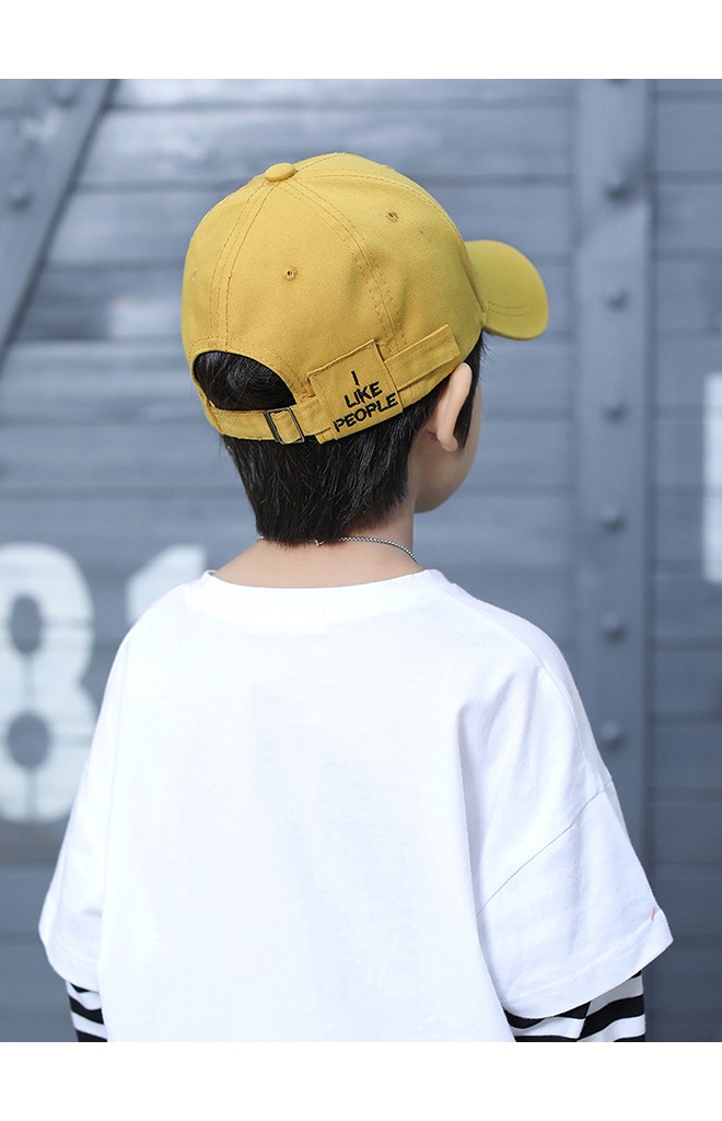 หมวกแก๊ปเด็กปัก C ด้านหลังปัก I LIKE PEOPLE จาก KUKUJI
