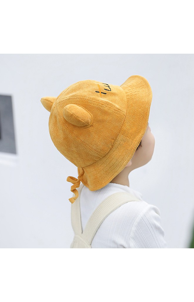 หมวกปีกรอบผ้าลูกฟูก ปัก LUCKY แต่งหูนูน