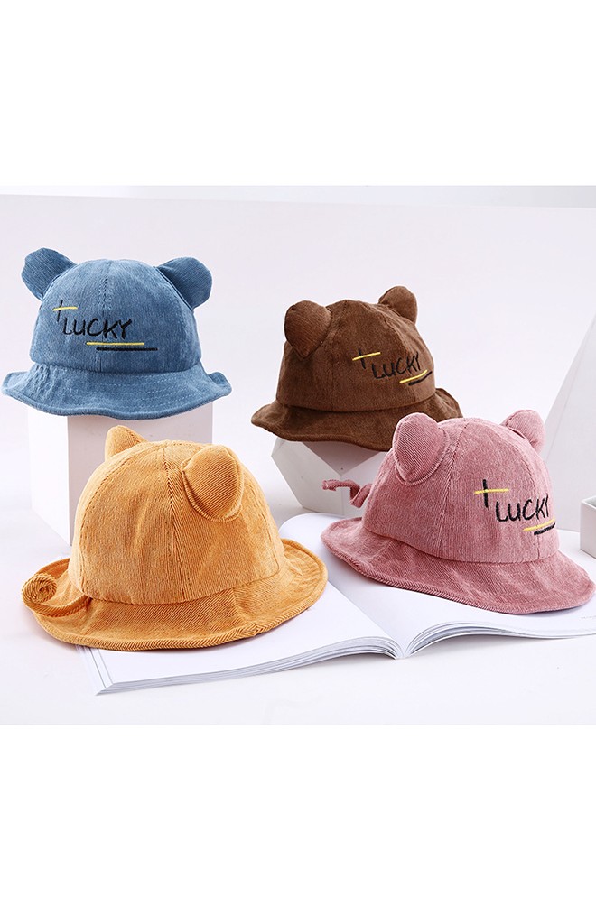 หมวกปีกรอบผ้าลูกฟูก ปัก LUCKY แต่งหูนูน