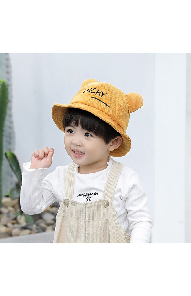 หมวกปีกรอบผ้าลูกฟูก ปัก LUCKY แต่งหูนูน