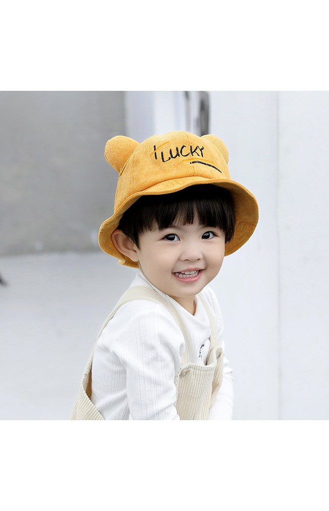 หมวกปีกรอบผ้าลูกฟูก ปัก LUCKY แต่งหูนูน
