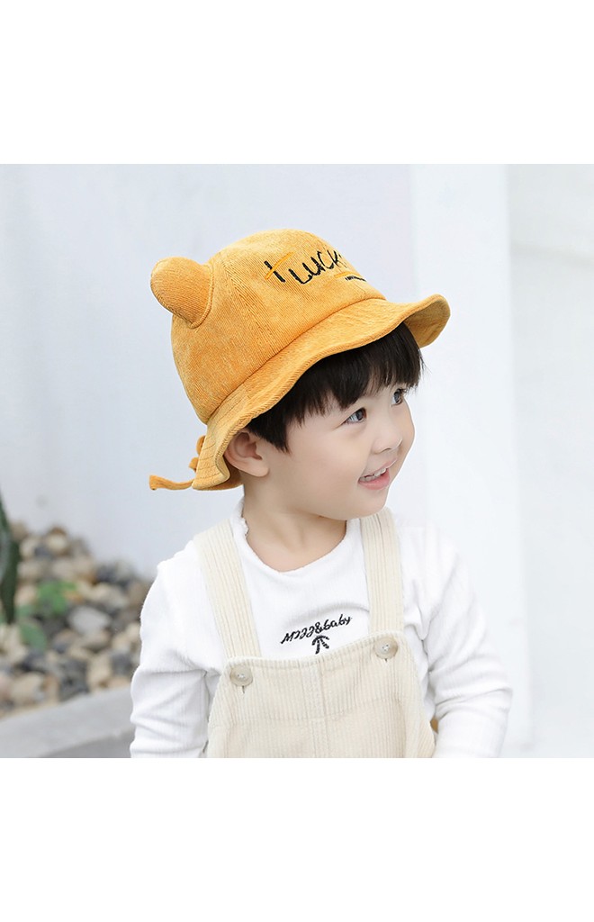 หมวกปีกรอบผ้าลูกฟูก ปัก LUCKY แต่งหูนูน