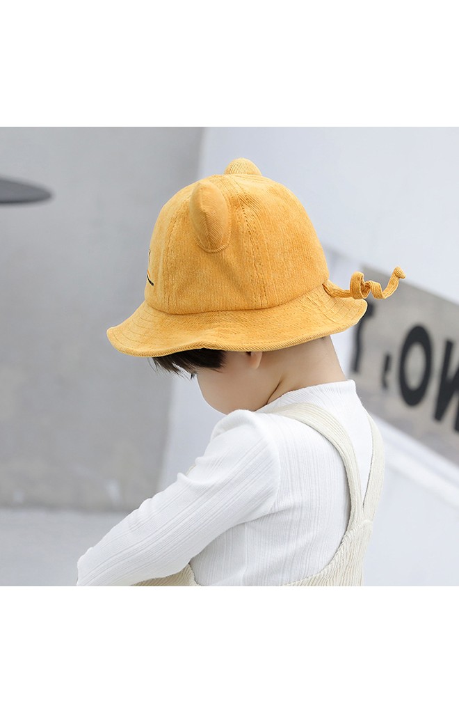 หมวกปีกรอบผ้าลูกฟูก ปัก LUCKY แต่งหูนูน
