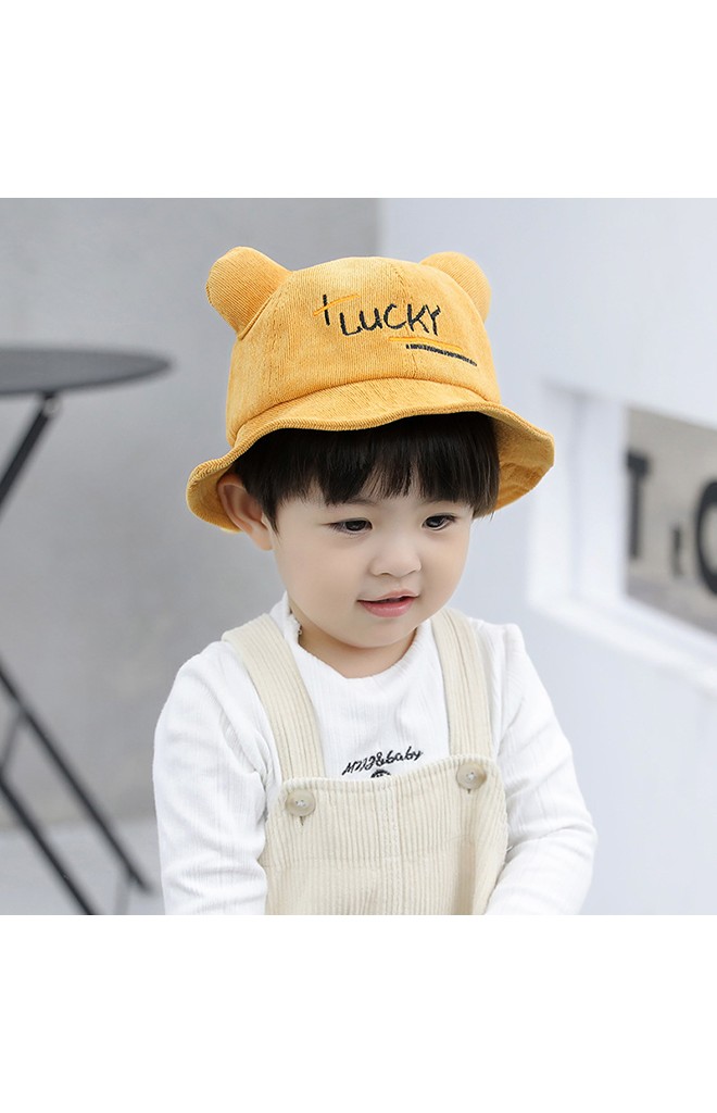 หมวกปีกรอบผ้าลูกฟูก ปัก LUCKY แต่งหูนูน