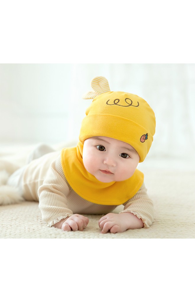 เซ็ตหมวกเด็กเล็กกระต่ายน้อยปักแครอทมาพร้อมผ้ากันเปื้อนแบบโค้ง GZMM