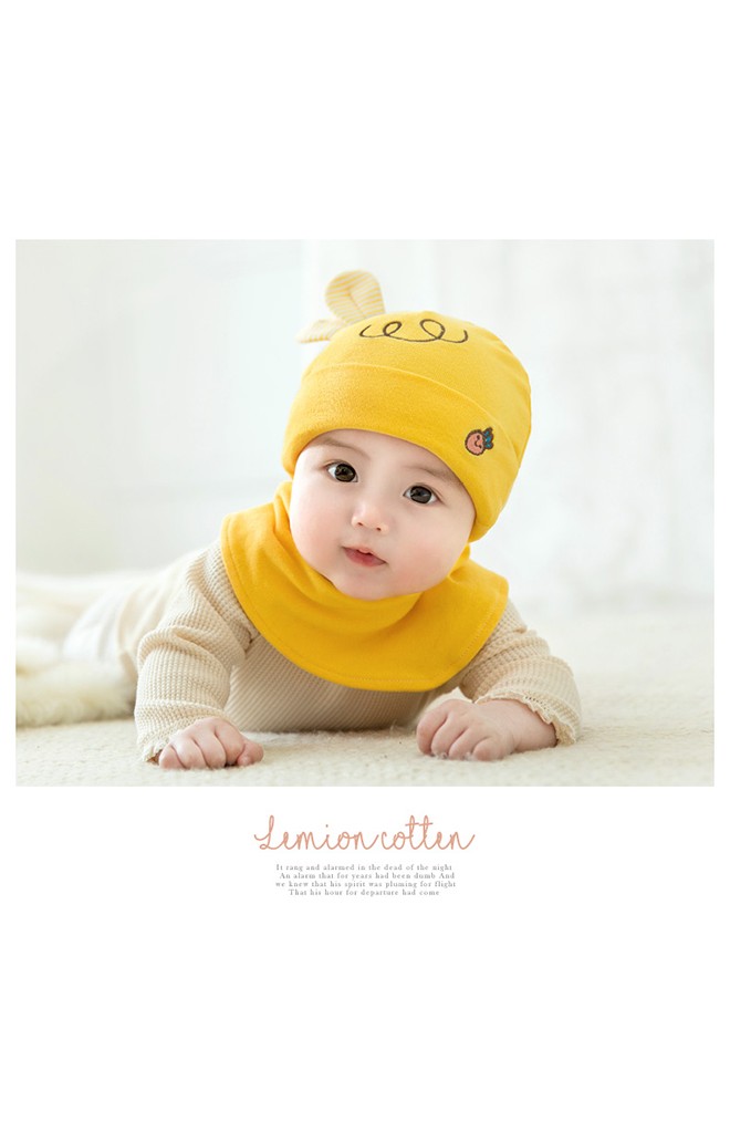 เซ็ตหมวกเด็กเล็กกระต่ายน้อยปักแครอทมาพร้อมผ้ากันเปื้อนแบบโค้ง GZMM