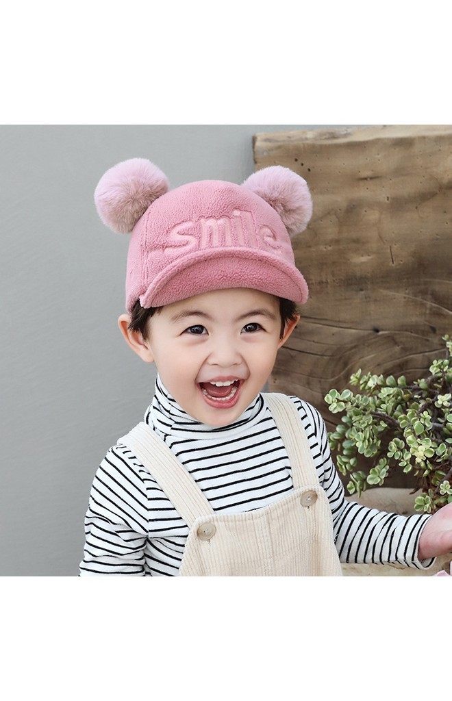 หมวกแก๊ปปัก smile แต่งปอมปอมขนมิ้งKUKUJI