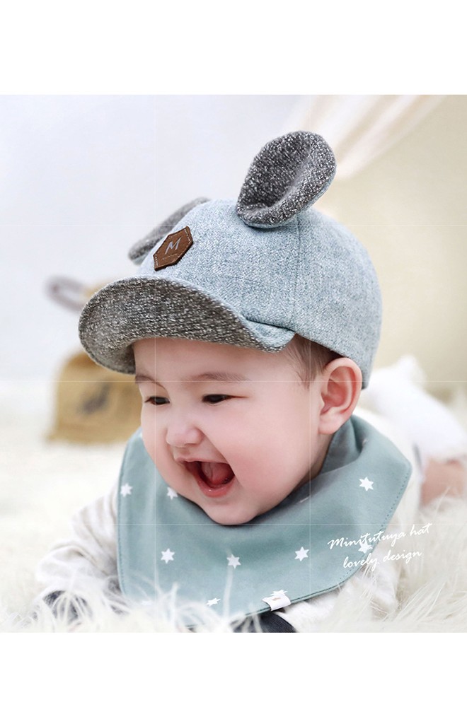 หมวกแก๊ปแต่งหูกลม ป้ายอักษร M จาก TUTUYA