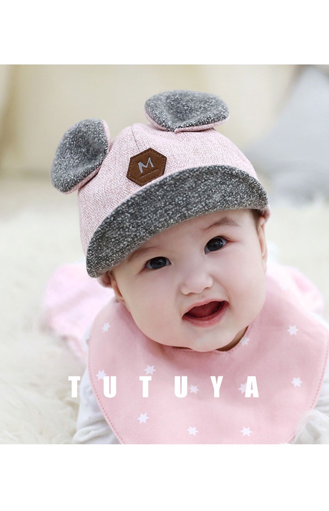 หมวกแก๊ปแต่งหูกลม ป้ายอักษร M จาก TUTUYA