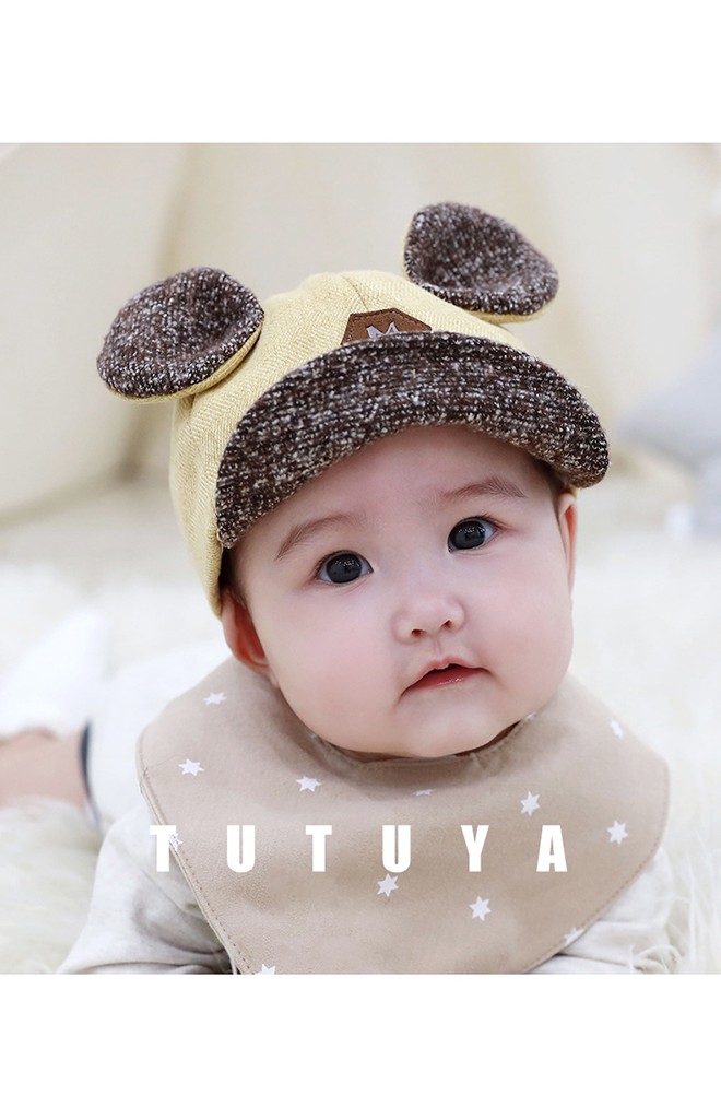 หมวกแก๊ปแต่งหูกลม ป้ายอักษร M จาก TUTUYA