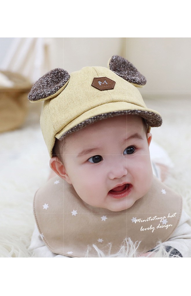 หมวกแก๊ปแต่งหูกลม ป้ายอักษร M จาก TUTUYA