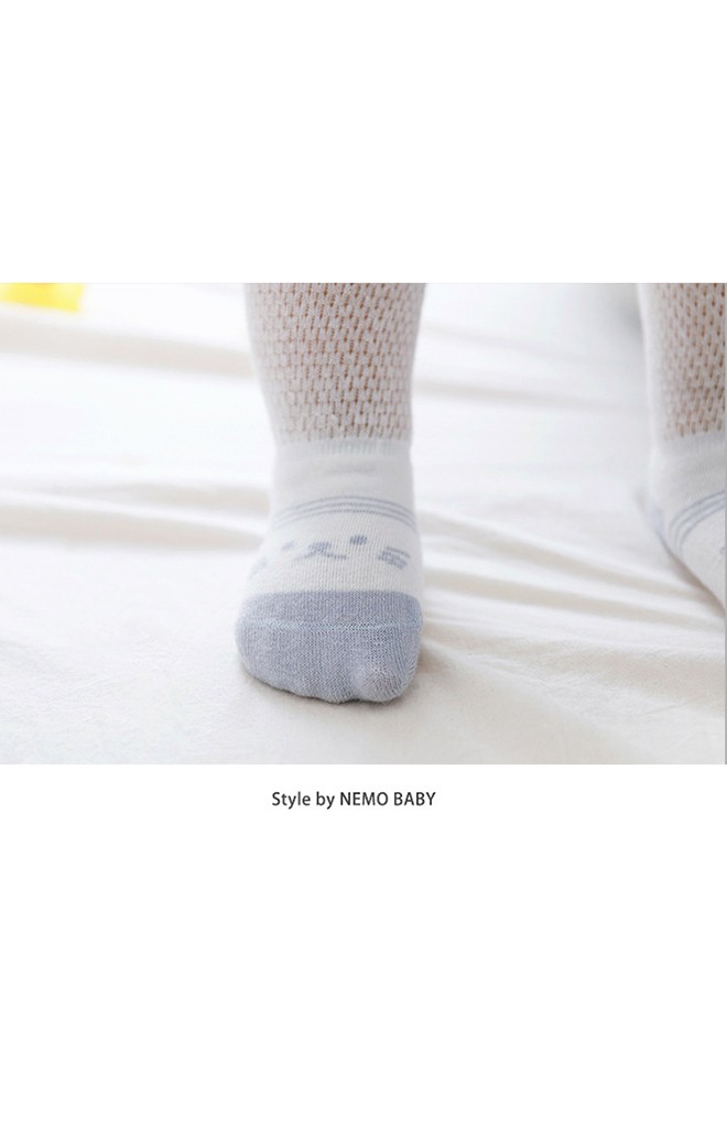 ถุงเท้าเด็กแบบยาว ลายหมีสีฟ้าอมเทา