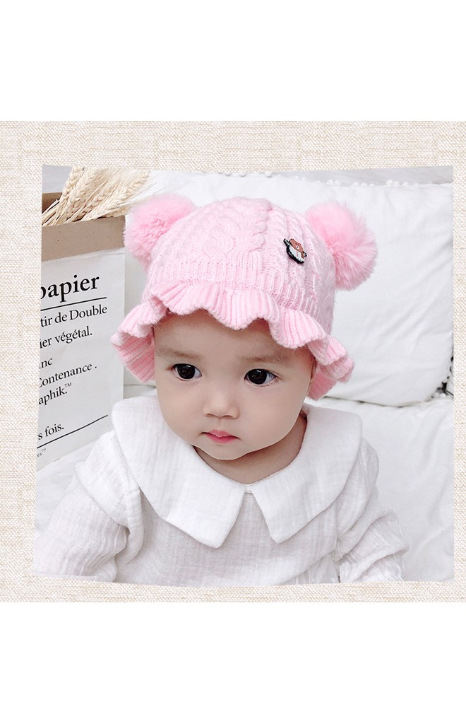 หมวกไหมพรมสาวน้อยแต่งหมีน้อย ด้านบนมีปอมปอมขนมิ้ง