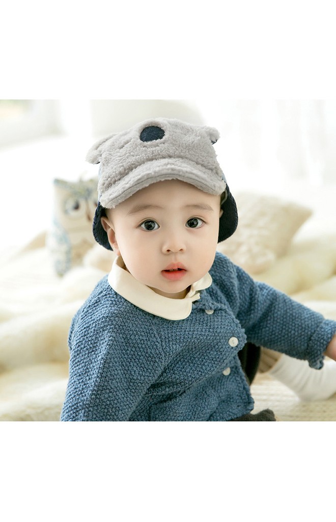 หมวกเด็ก 2 ทรง ด้านหน้าแก๊ปหน้าหมีขนฟู ด้านหลังบักเก็ตผ้าลูกฟูกปัก Bonjour