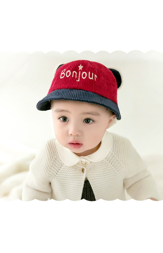 หมวกเด็ก 2 ทรง ด้านหน้าแก๊ปหน้าหมีขนฟู ด้านหลังบักเก็ตผ้าลูกฟูกปัก Bonjour